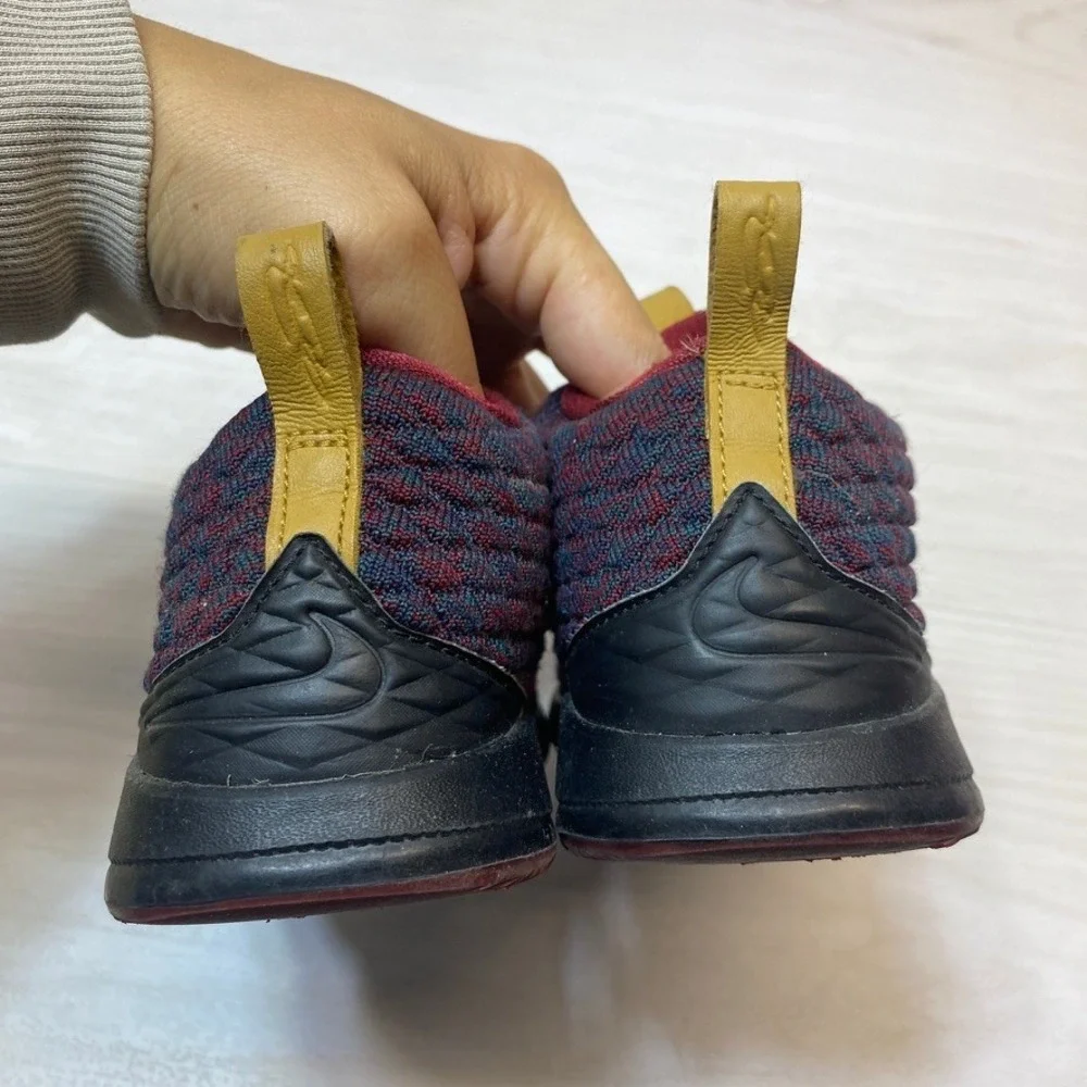 Nike Boys 10C LeBron 15 New Heights Basketball Shoes Burgundy Knit 922809-300